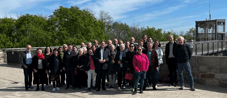 Gruppenbild des Ulmer Gemeinderats und Oberbürgermeister Martin Ansbacher in Erfurt